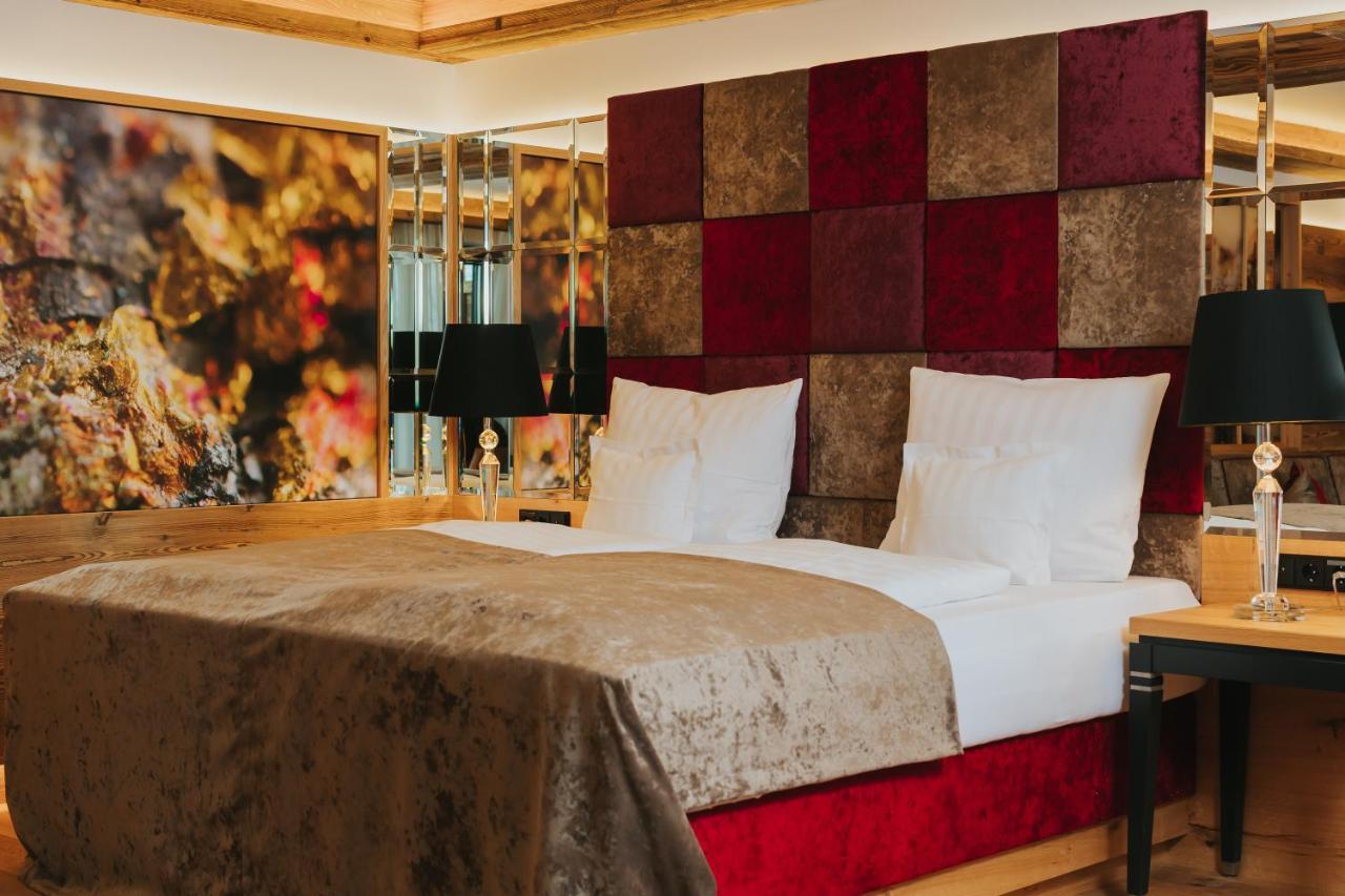 Ortner'S Resort Bad Füssing Buitenkant foto A bedroom at the Hotel de Crillon