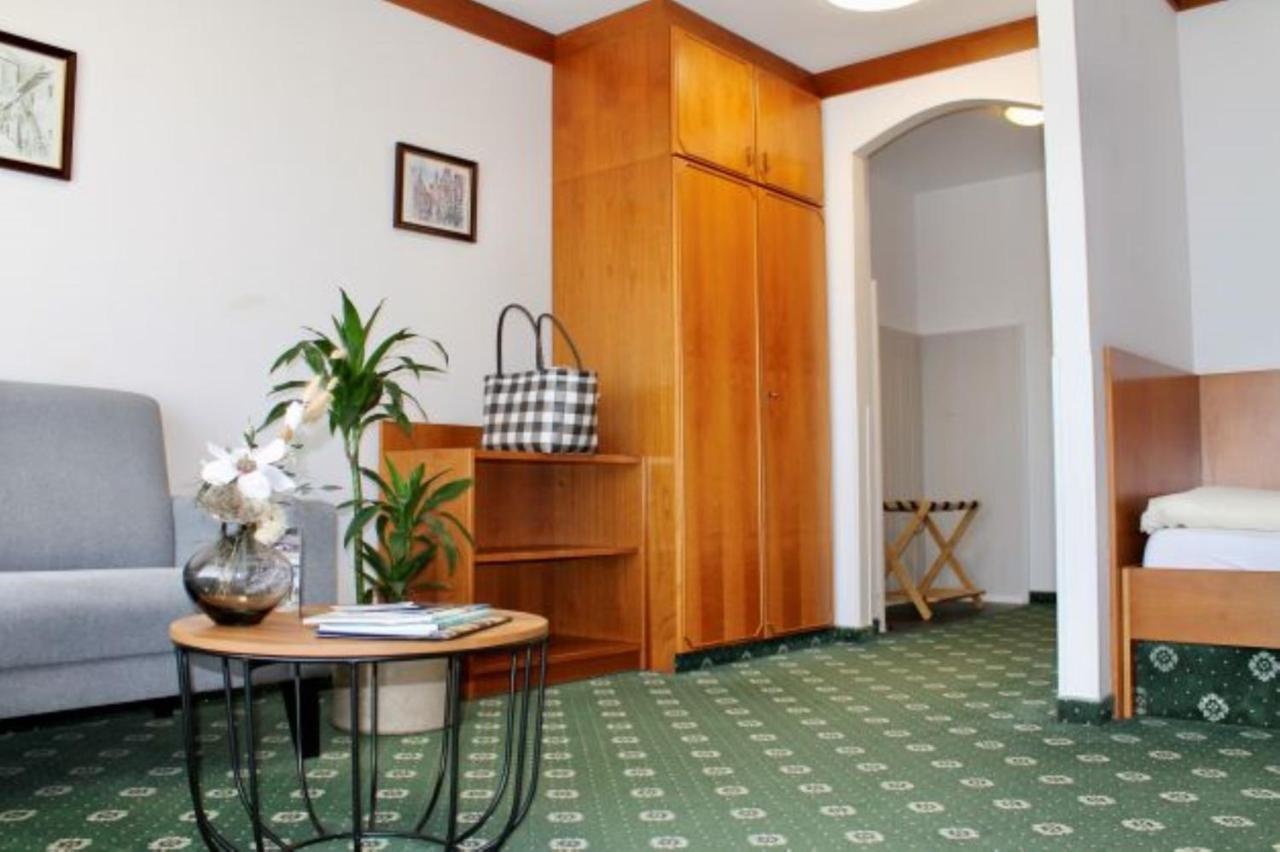 Ortner'S Resort Bad Füssing Buitenkant foto A typical hotel room