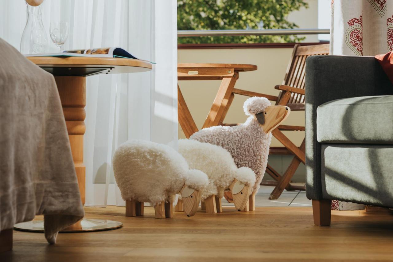 Ortner'S Resort Bad Füssing Buitenkant foto The sheep family